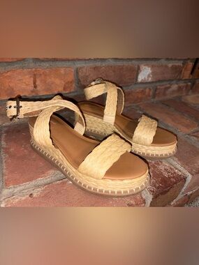 Universal Thread Natural Woven Platform Sandals Size 6.5